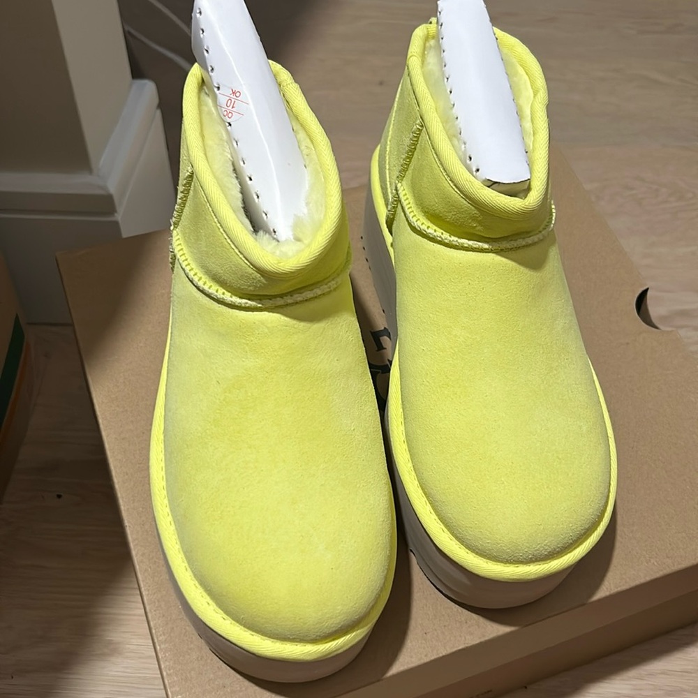 Ugg classic ultra mini platform boots in Pearfect yellow